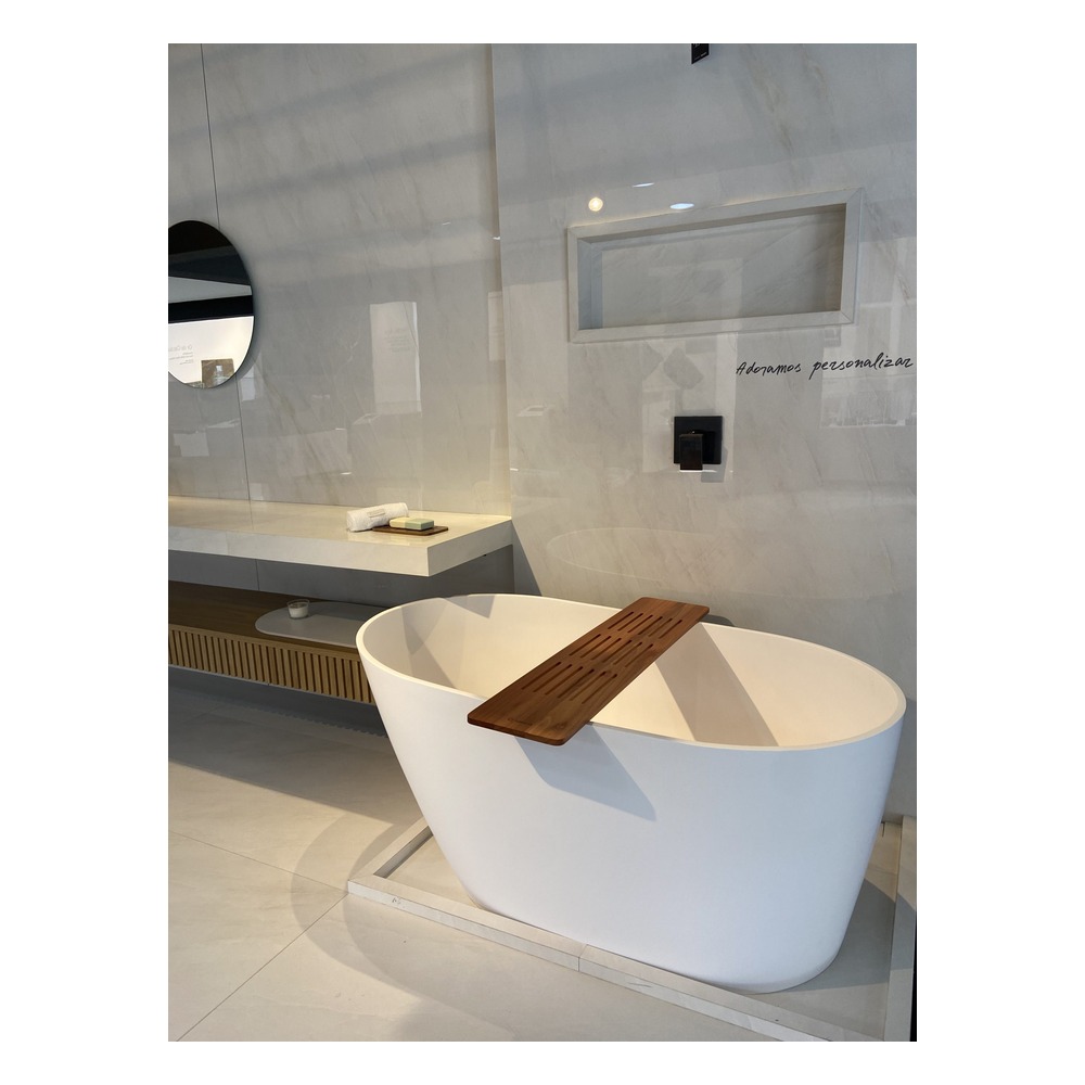 Banheira Sabbia Ilhéus com design oval e curvas suaves